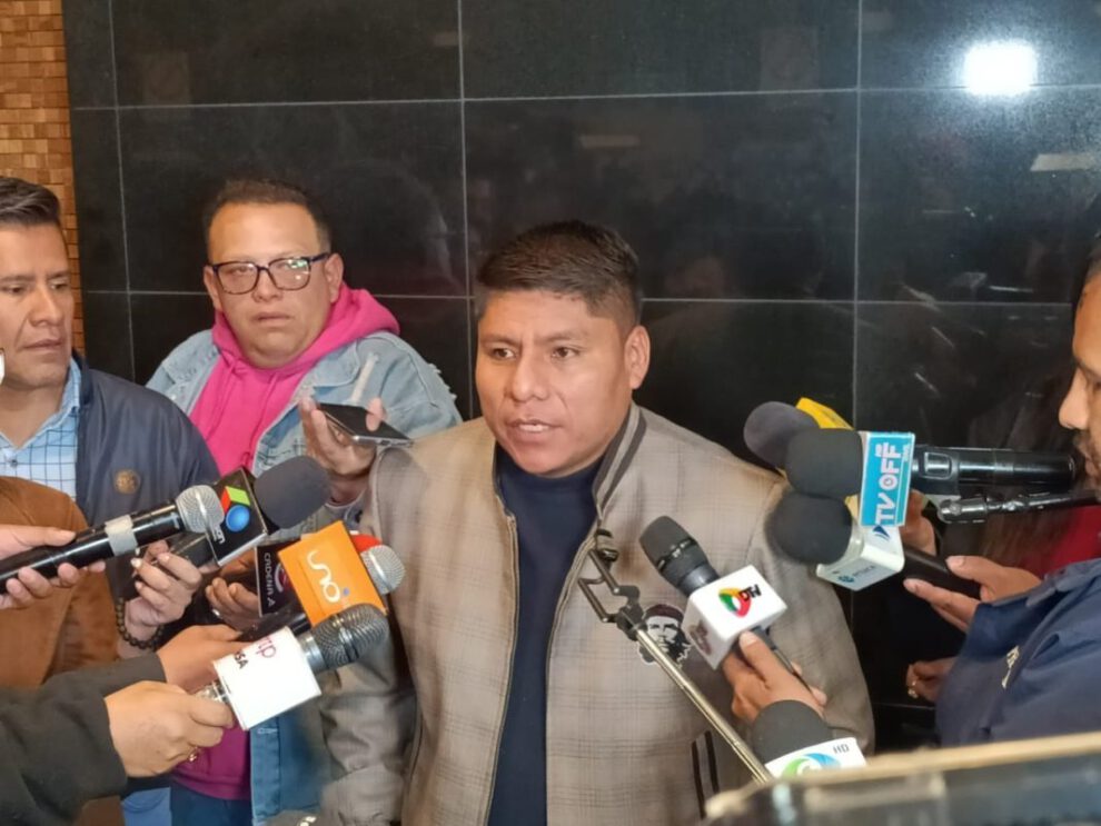 Senador Loza denuncia infiltrado del Gobierno en bloqueos