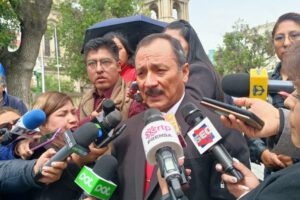 Vicente Cuéllar aboga por políticos emergentes en Bolivia