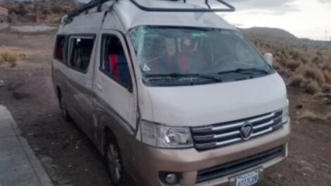 vuelco de minibús en Potosí