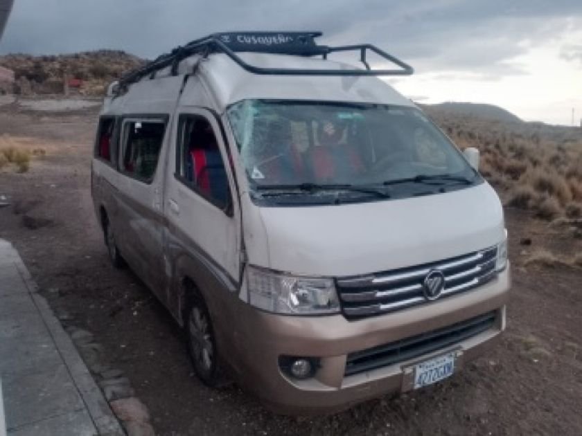 vuelco de minibús en Potosí