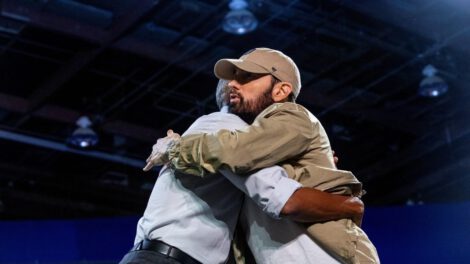 Eminem critica a Trump en evento político