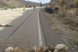 Bloqueos en Chuquisaca afectan viajes a Tarija desde Sucre