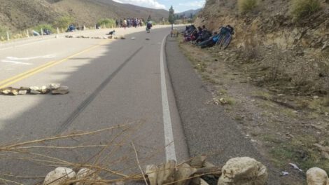 Bloqueos en Chuquisaca afectan viajes a Tarija desde Sucre
