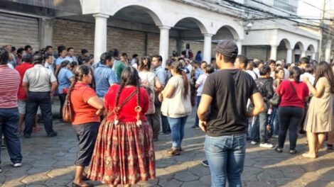 Bloqueo de transportistas en oficinas del Servicio de Impuestos Nacionales