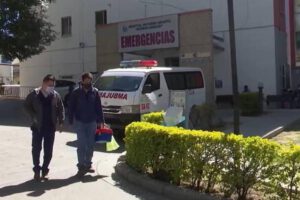 Bloqueo impide paso de ambulancia en Cochabamba