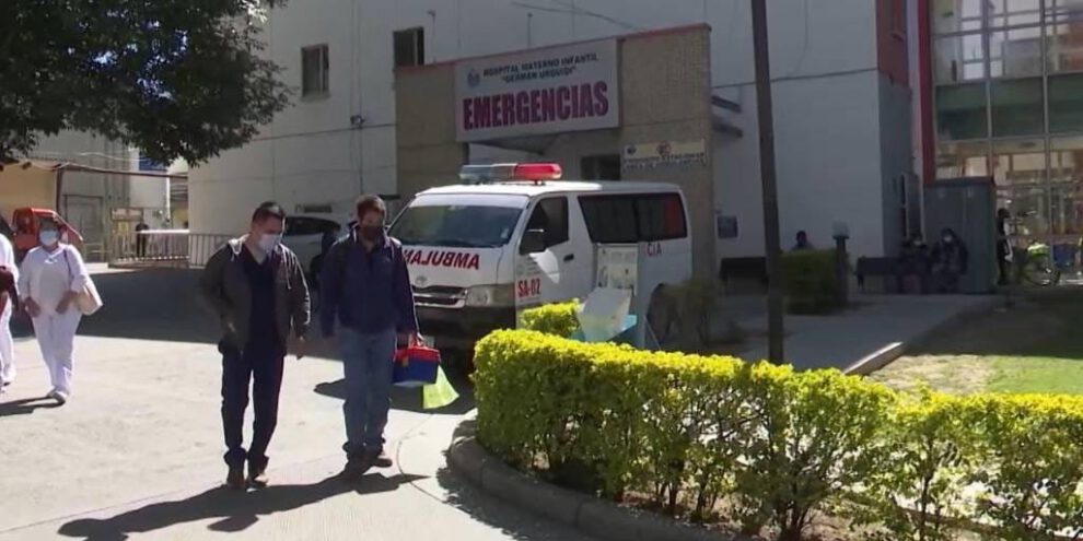 Bloqueo impide paso de ambulancia en Cochabamba
