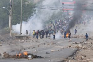 Intervención policial en Parotani con gasificación y enfrentamiento intensos