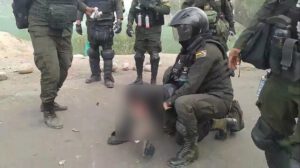 Policía pierde pierna tras explosión de dinamita en bloqueo evista