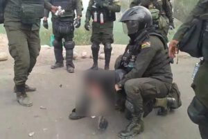 Policía pierde pierna tras explosión de dinamita en bloqueo evista