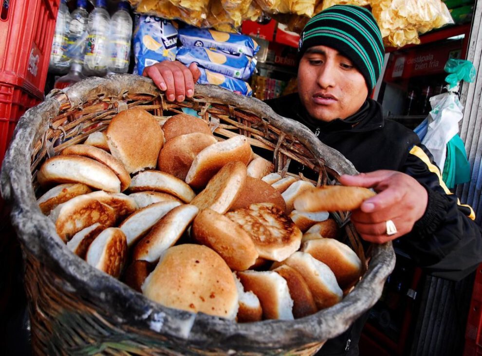 Escasez de harina subvencionada afecta producción de pan de batalla en El Alto