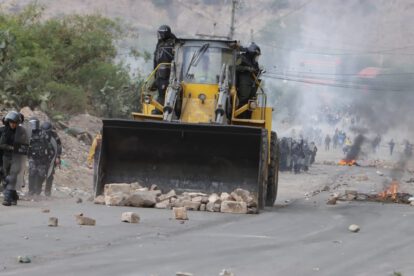 Desbloqueo en Cochabamba con policías heridos y explosivos utilizados