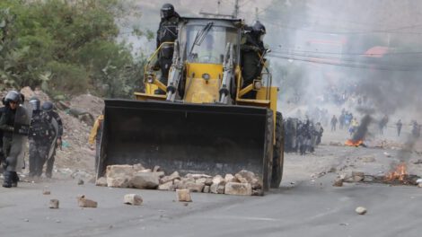 Desbloqueo en Cochabamba con policías heridos y explosivos utilizados