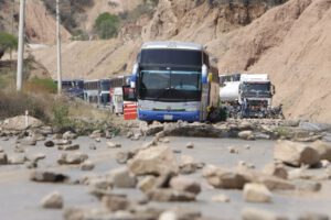 bloqueos en carreteras afectan importadores en Oruro