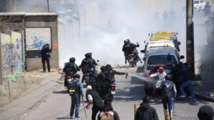 Rutas en Bolivia bloqueadas por manifestaciones en Cochabamba