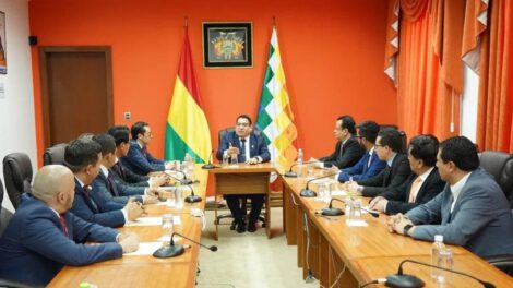 Fiscal General Roger Mariaca Montenegro lidera reunión en Sucre