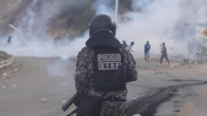 Agresiones en bloqueos en Bolivia con 22 policías y 6 bloqueadores heridos