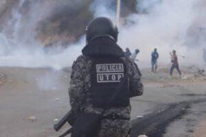 Agresiones en bloqueos en Bolivia con 22 policías y 6 bloqueadores heridos