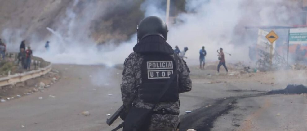 Agresiones en bloqueos en Bolivia con 22 policías y 6 bloqueadores heridos