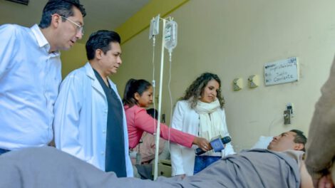 Atención médica a policías heridos en bloqueos