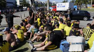 Peñarol cierra las tribunas a hinchas de Botafogo por disturbios