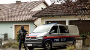 Cazador fugitivo Austria tras doble homicidio