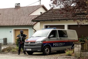 Cazador fugitivo Austria tras doble homicidio