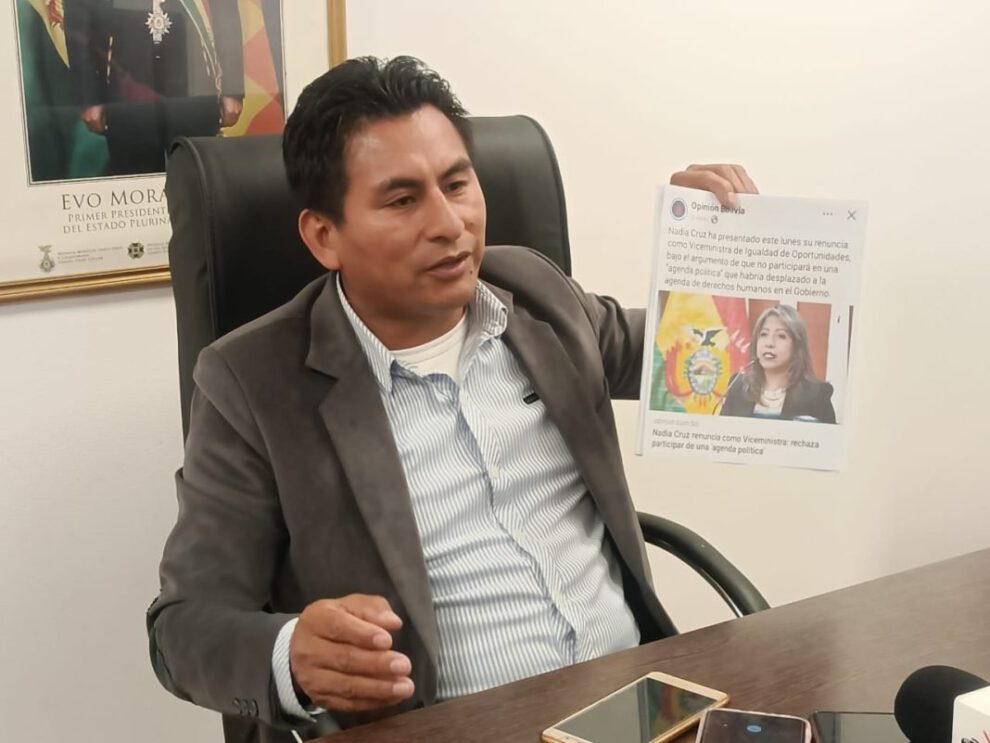 Renuncia de Nadia Cruz demuestra desmoronamiento del Gobierno