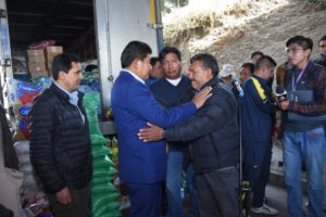 ayuda humanitaria para chóferes afectados por el bloqueo en Bolivia