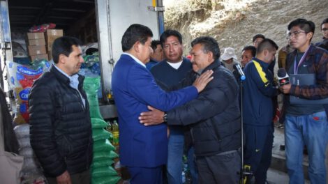ayuda humanitaria para chóferes afectados por el bloqueo en Bolivia