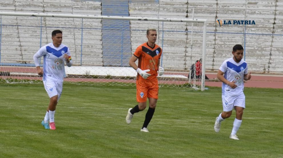 Rodrigo Banegas luchando por la titularidad en la selección boliviana