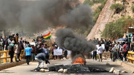 bloqueos en carreteras afectan la Estación de Autobuses Oruro