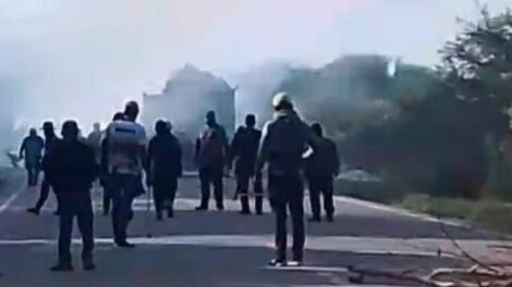 Enfrentamiento por desbloqueo en Mairana