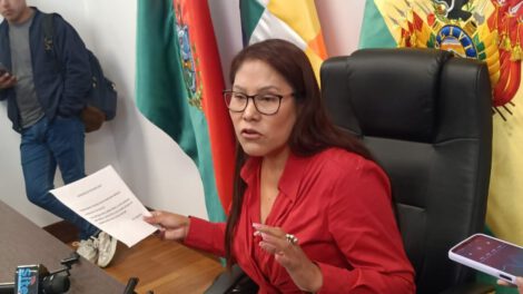 Represión militar contra bloqueadores denunciada por la senadora Lucy Escobar