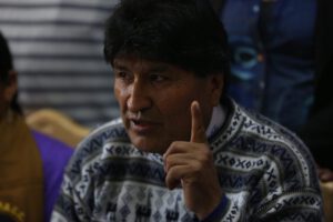 Evo Morales renuncia autoridades