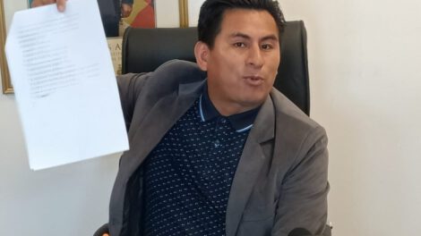 Renuncia ministro de Defensa