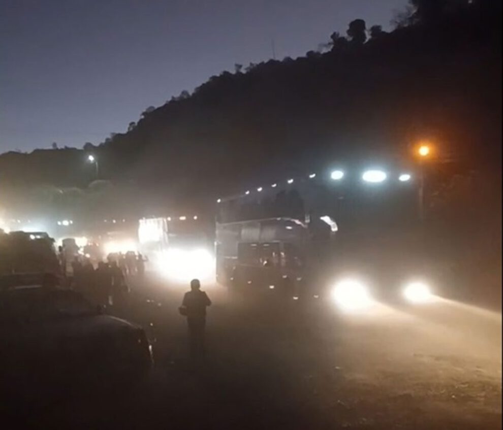 Restablecimiento de circulación vehicular entre Cochabamba y el occidente