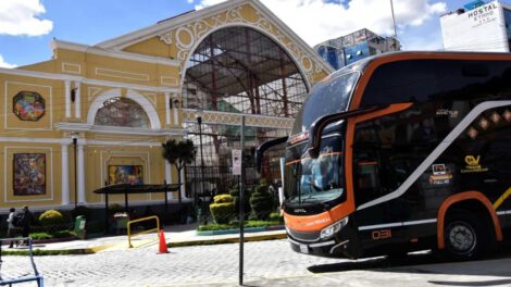 Normalizan salidas de buses en La Paz y Cochabamba