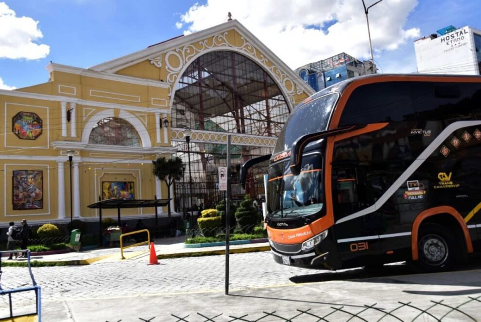 Normalizan salidas de buses en La Paz y Cochabamba