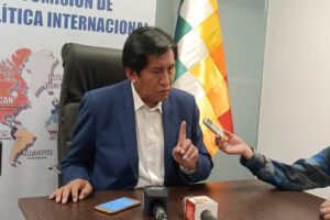 Senador Ajpi pide separar demandas políticas de asuntos personales