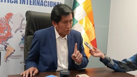 Senador Ajpi pide separar demandas políticas de asuntos personales