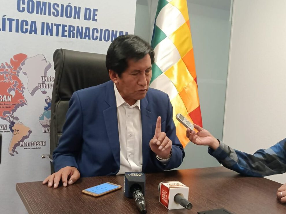 Senador Ajpi pide separar demandas políticas de asuntos personales