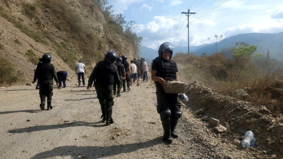 Intervención policial en los Yungas