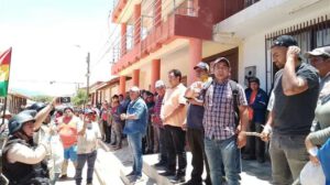 Alcaldía de Mairana tomada por pobladores y productores