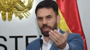 Diálogo en Cochabamba condicionado por Eduardo Del Castillo