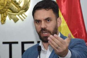 Diálogo en Cochabamba condicionado por Eduardo Del Castillo