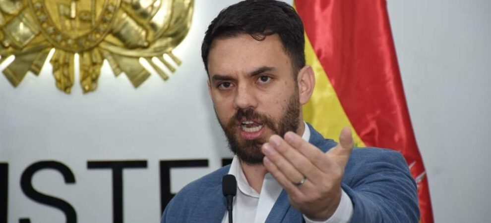 Diálogo en Cochabamba condicionado por Eduardo Del Castillo