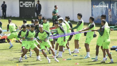 Bolivia Copa Mundial entrenando en el estadio de Achumani