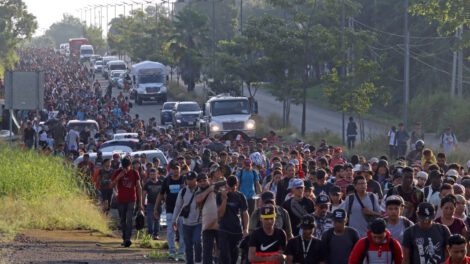 Caravana de migrantes hacia Ciudad de México pidiendo políticas migratorias justas
