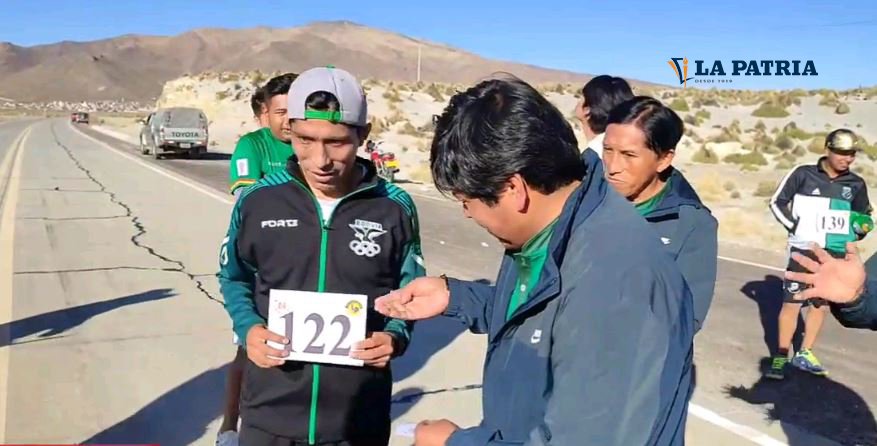 Héctor Garibay en la prueba pedestre en Huachacalla