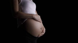 Mujer embarazada pierde a su bebé tras agresión